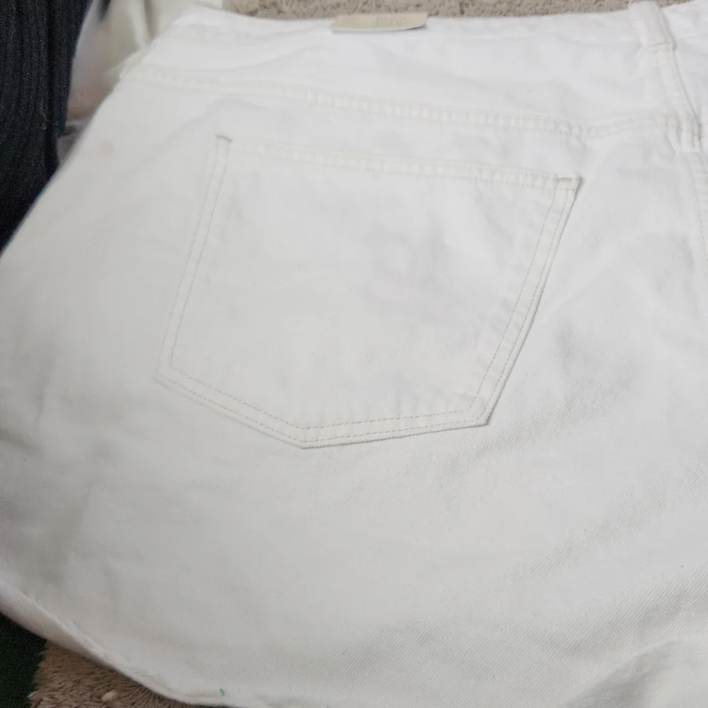 Women's Mid-Rise 90's Baggy Jean Shorts - Universal Thread White 28